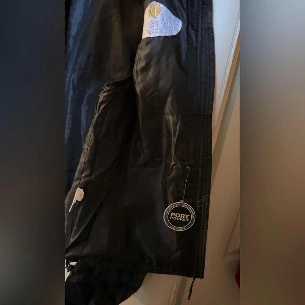 BLACK Warner Bros. Discovery Port Authority Puffer Vest